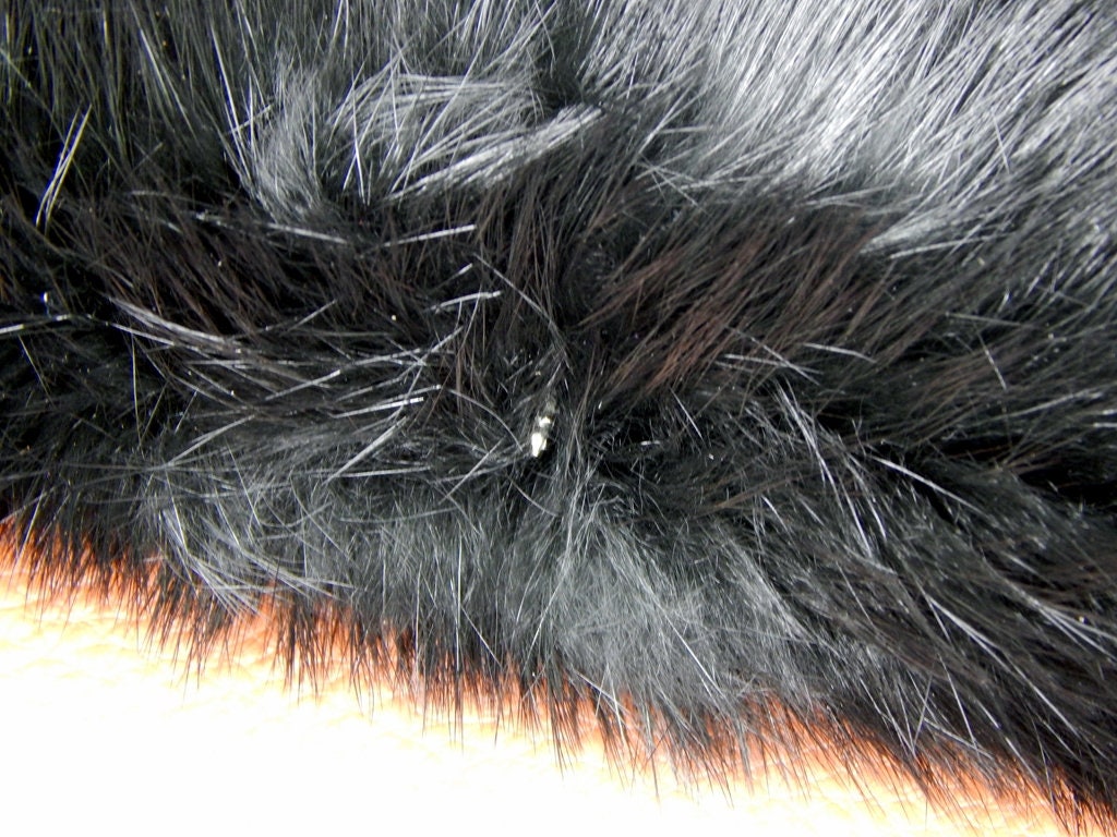 Vampire Fur Mitt